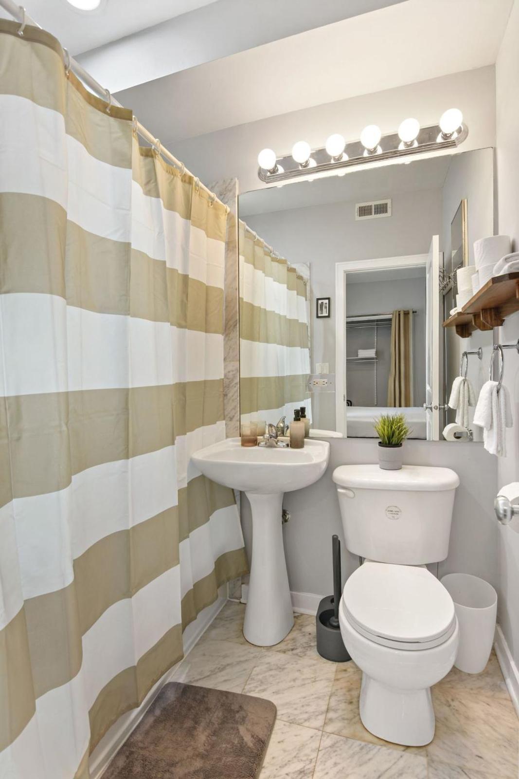 Lovely 1 bedroom in Charming Neighborhood Wicker Park Main image 1
